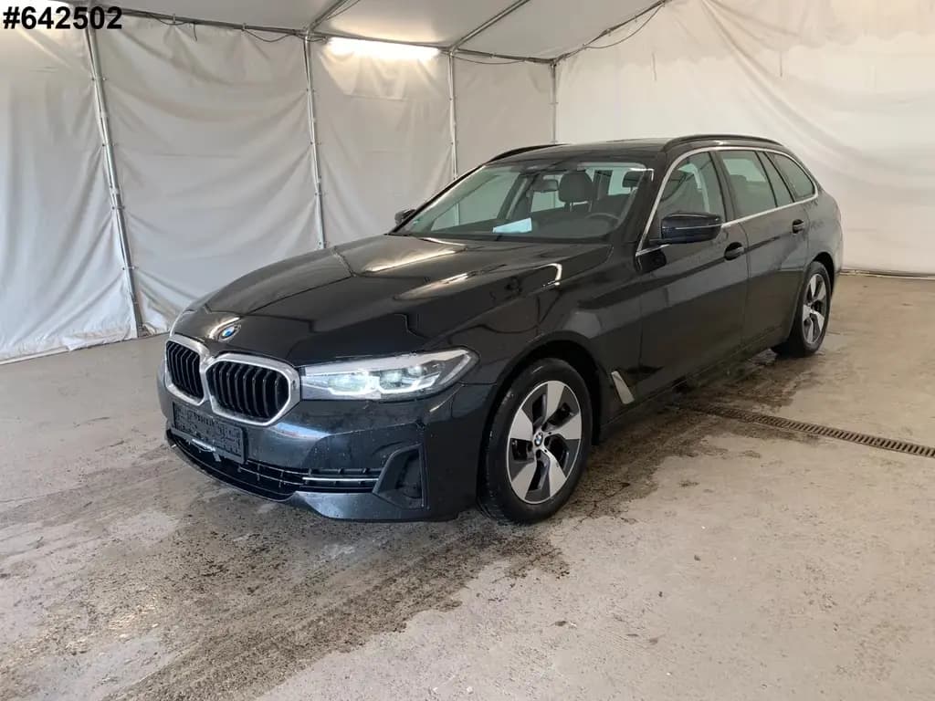Main__Slider__Photo:BMW 5 Series 520 d Touring ACC | KAMERA | LED | AHK | LEDER 03/2024-0