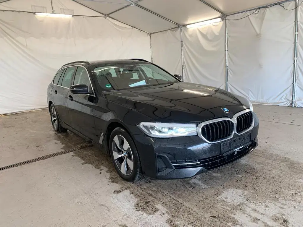Main__Slider__Photo:BMW 5 Series 520 d Touring ACC | KAMERA | LED | AHK | LEDER 03/2024-1