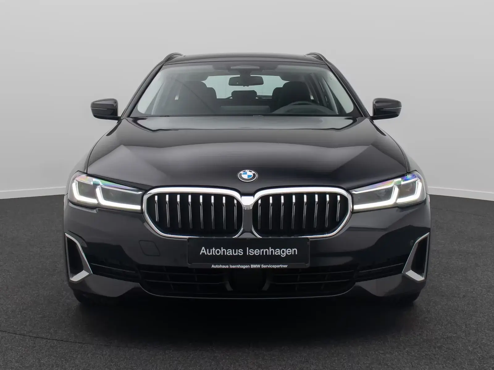 Main__Slider__Photo:BMW 5 Series 540d xD Luxury Line Panorama H/K HUD Belüftung 12/2022-1