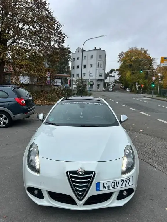 Main__Slider__Photo:Alfa Romeo Giulietta Quadrifoglio 03/2011-1