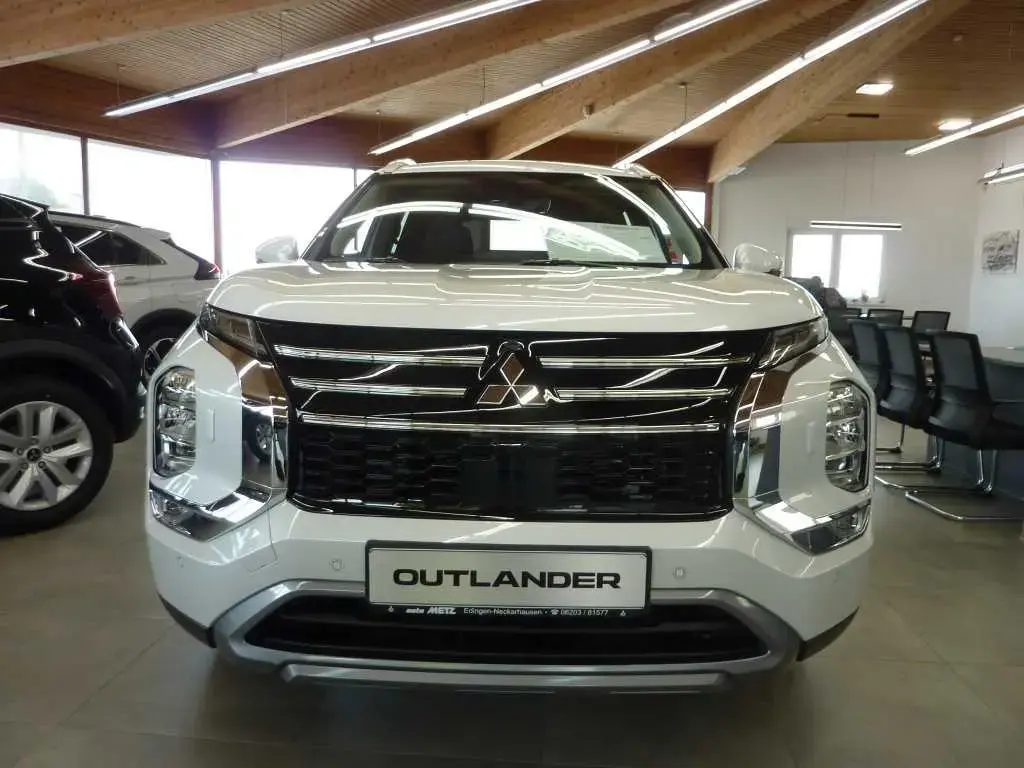 Main__Slider__Photo:Mitsubishi Outlander PHEV 4WD 2,4 Edition 306PS 0,99% 09/2025-1