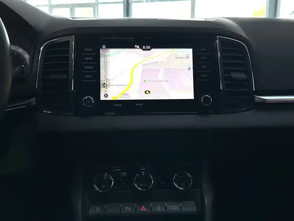 Main__Slider__Photo:Skoda Karoq 1.5 TSI DSG ACT Clever PDC SHZ NAVI ACC 02/2022-1