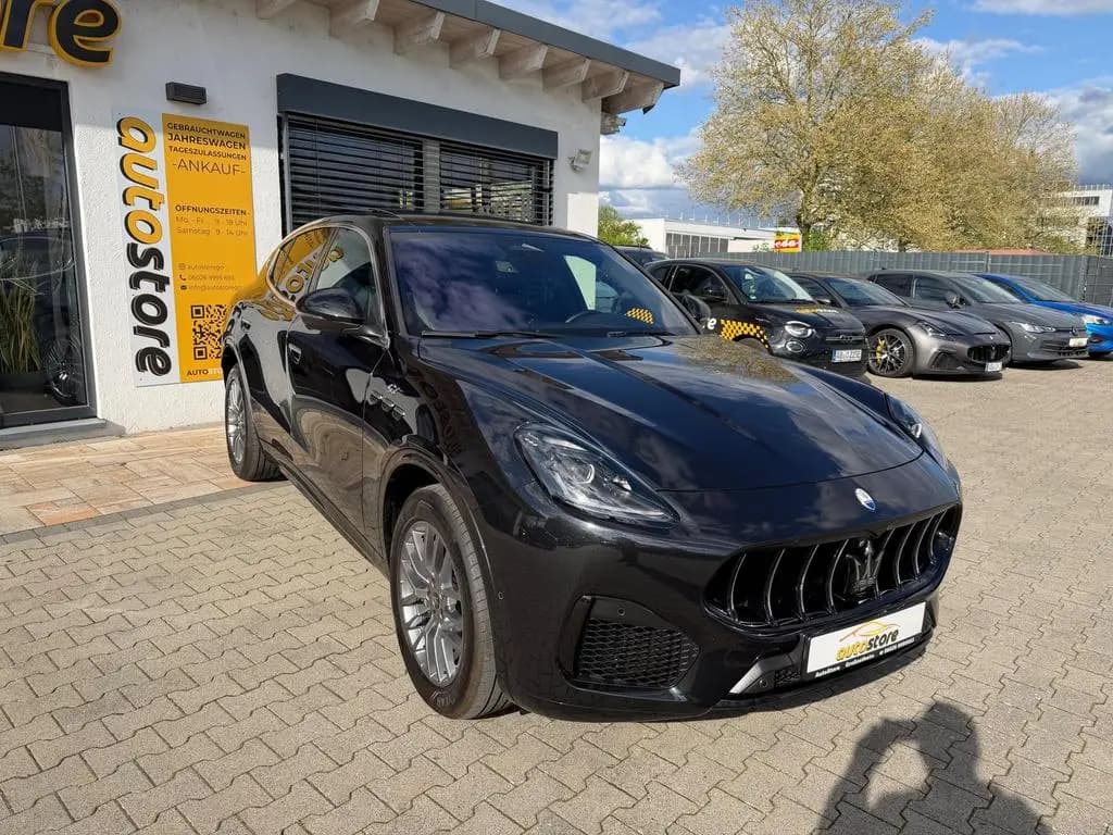 Main__Slider__Photo:Maserati Grecale GT Hybrid AWD *Pano, HUD, Kamera 360° 04/2025-0