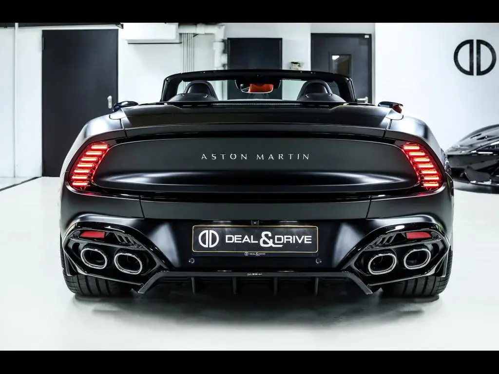 Main__Slider__Photo:Aston Martin Vanquish III VOLANTE V12°XPEL STEALTH°CARBON°B&W 10/2025-1