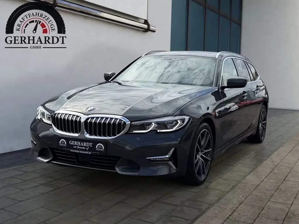 Main__Slider__Photo:BMW 3 Series 08/2021-0