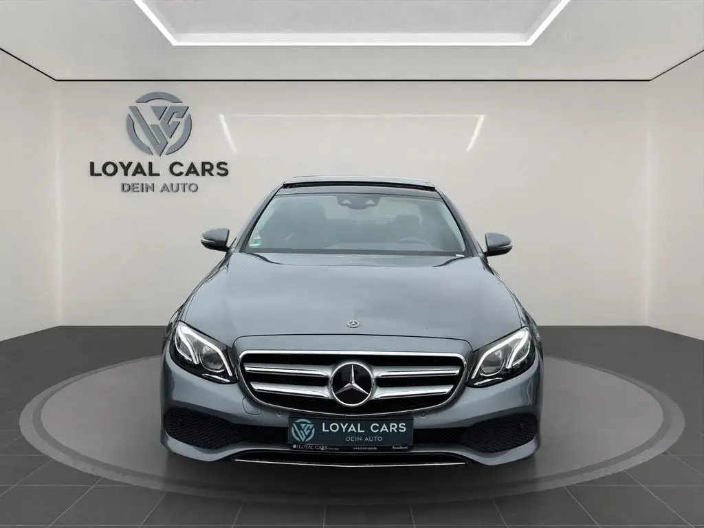 Main__Slider__Photo:Mercedes-Benz E-Class 200 Lim*Widescreen*PANO*Mbeam*KAMERA*Dist+*Amb 07/2018-1