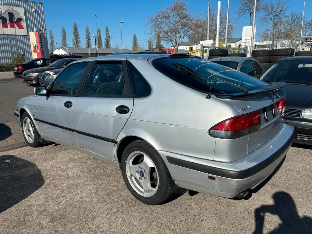 Main__Slider__Photo:Saab 9-3 2.0t Ecopower Fünftürer /SHZ/Radio/Winter. 06/2002-0