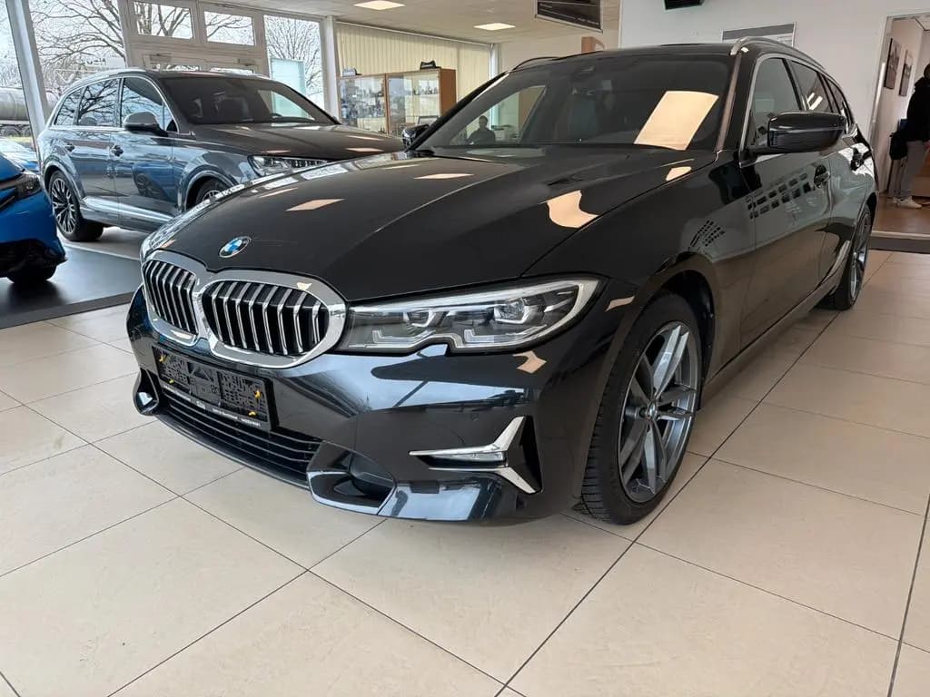 Main__Slider__Photo:BMW 3 Series 320 3 Touring 320 d Luxury Line 03/2022-0