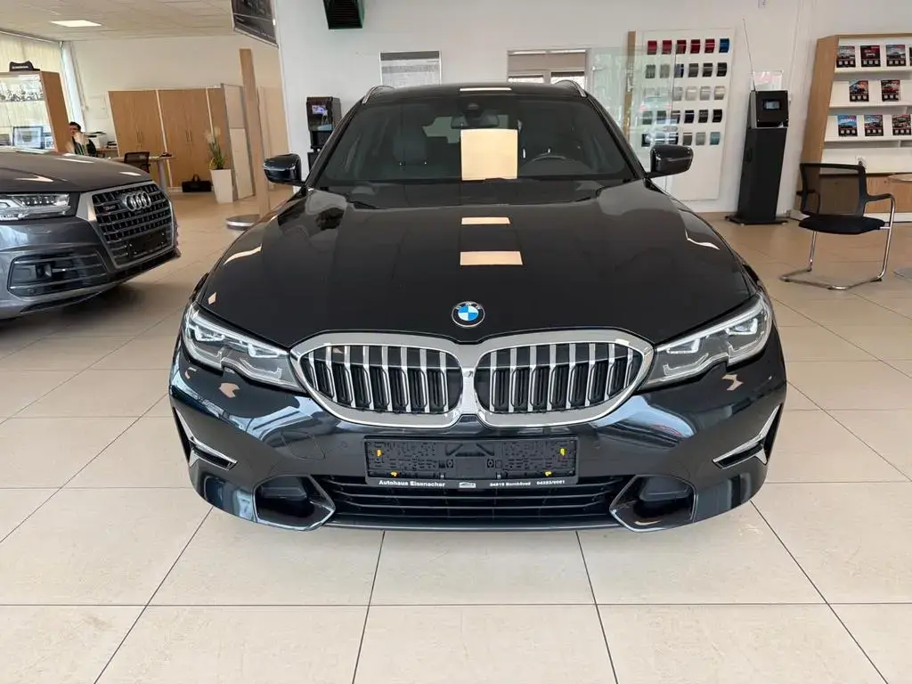 Main__Slider__Photo:BMW 3 Series 320 3 Touring 320 d Luxury Line 03/2022-1
