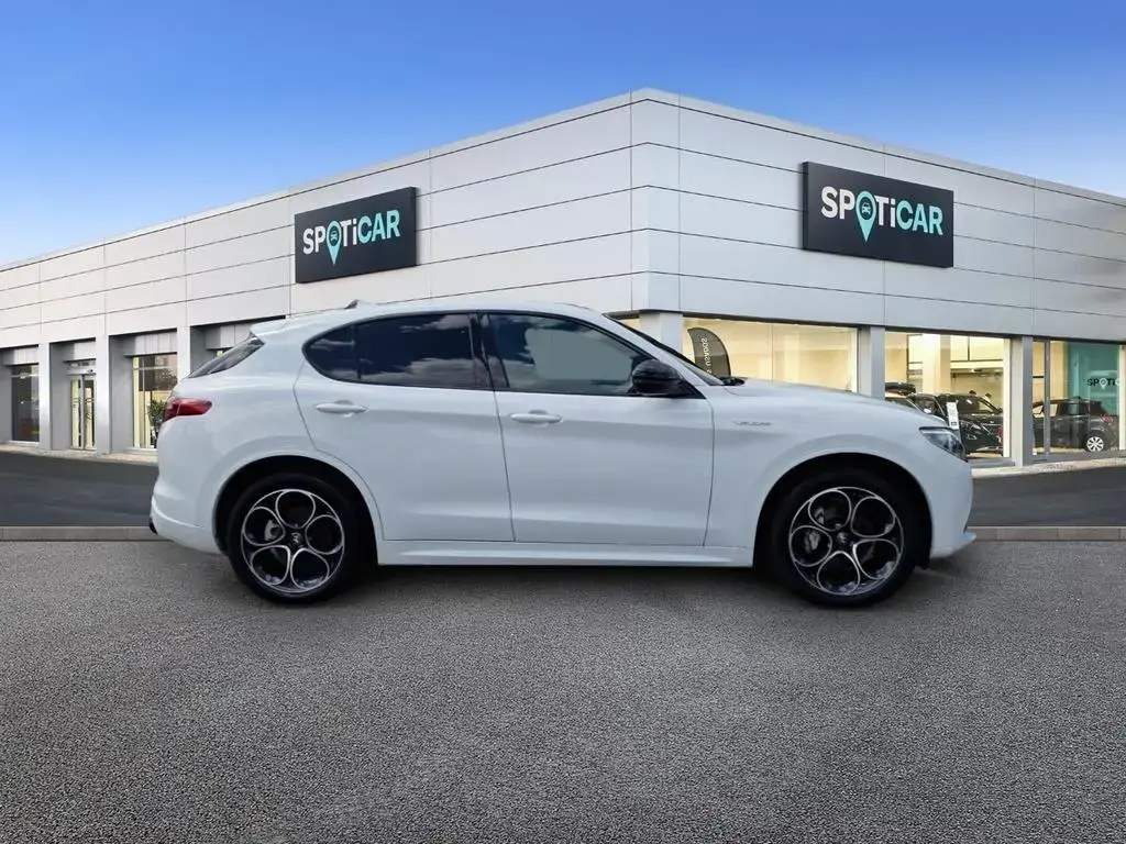 Main__Slider__Photo:Alfa Romeo Stelvio Veloce Q4 280 Automatik *Navi*SHZ*Kamera 04/2023-1