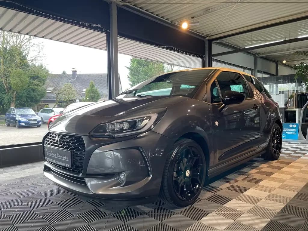Main__Slider__Photo:DS Automobiles DS3 1.2 Pure Tech Cafe Racer Sondermodel *Autom* 06/2018-0