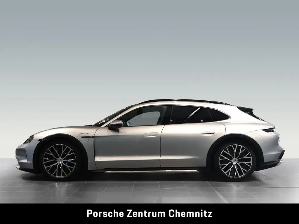Main__Slider__Photo:Porsche Taycan 4 Cross Turismo HA-Lenkung;Pano;BOSE 12/2024-1