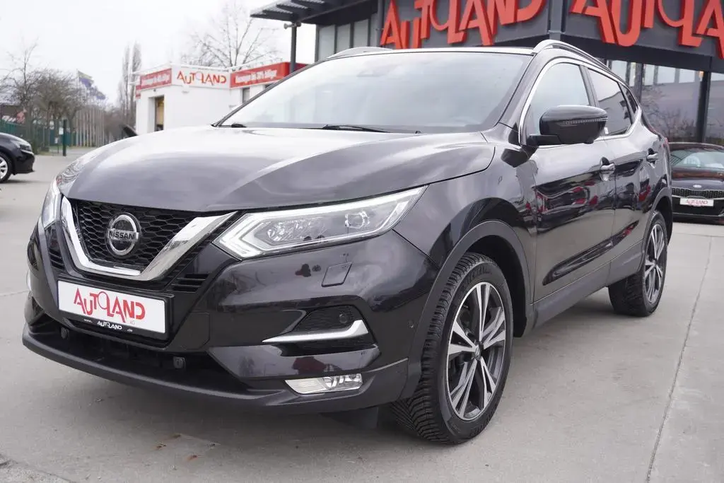 Main__Slider__Photo:Nissan Qashqai 1.3 N-Connecta LED Navi Panorama 360° 01/2019-1