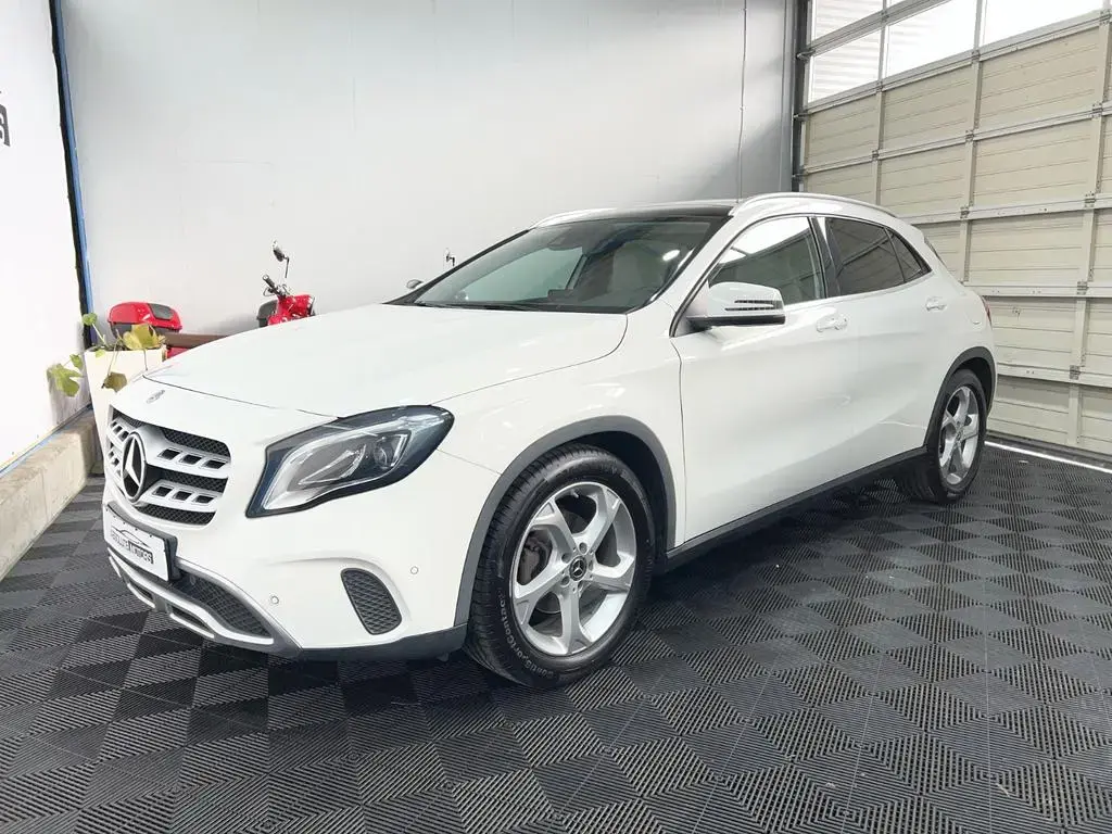 Main__Slider__Photo:Mercedes-Benz GLA-Class 180 Urban *Autom *LED-SW *Pano *DAB 07/2019-1
