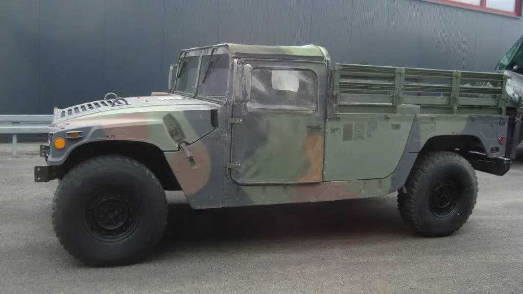 Main__Slider__Photo:Hummer H1 , HMMWV, top Zustand 07/1985-0