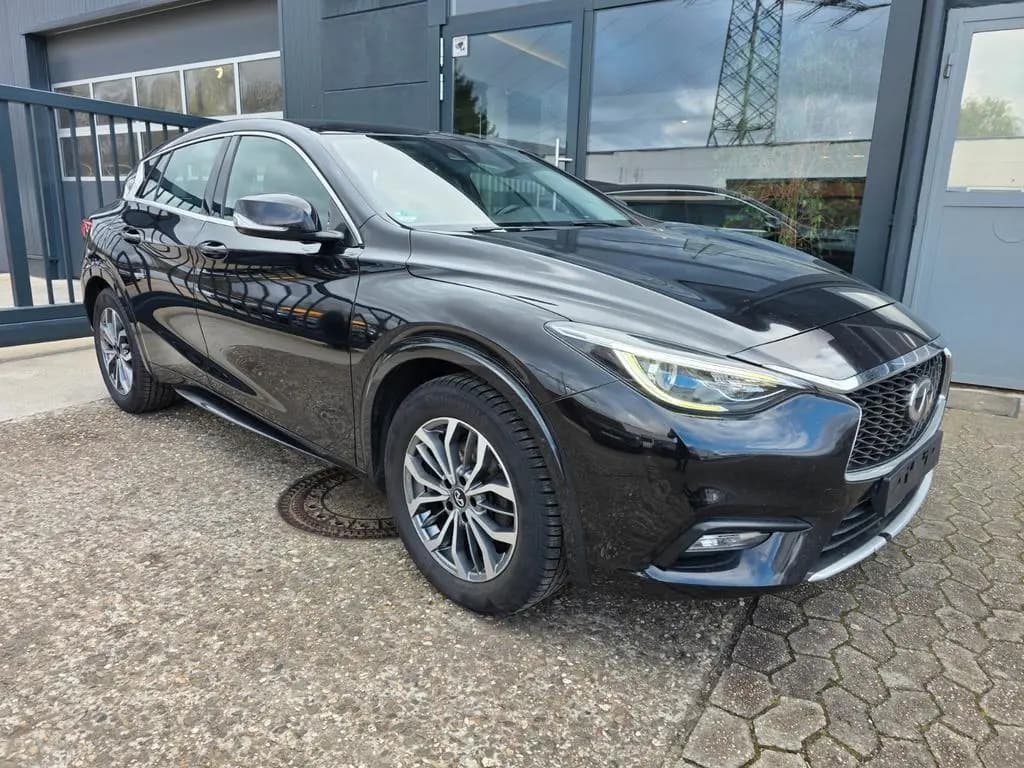 Main__Slider__Photo:Infiniti Q30 1.5 d Navi 80KW 03/2018-0