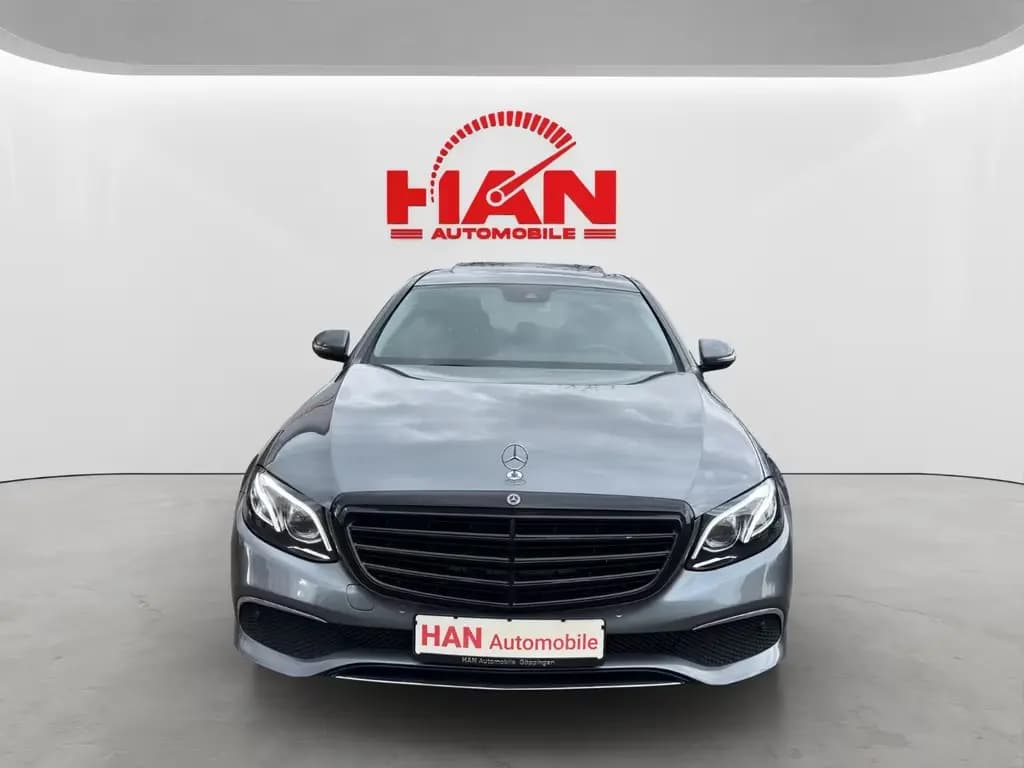 Main__Slider__Photo:Mercedes-Benz E-Class 300 Limousine/Schiebedach/Navi/Kamera/Totwinke 02/2018-0