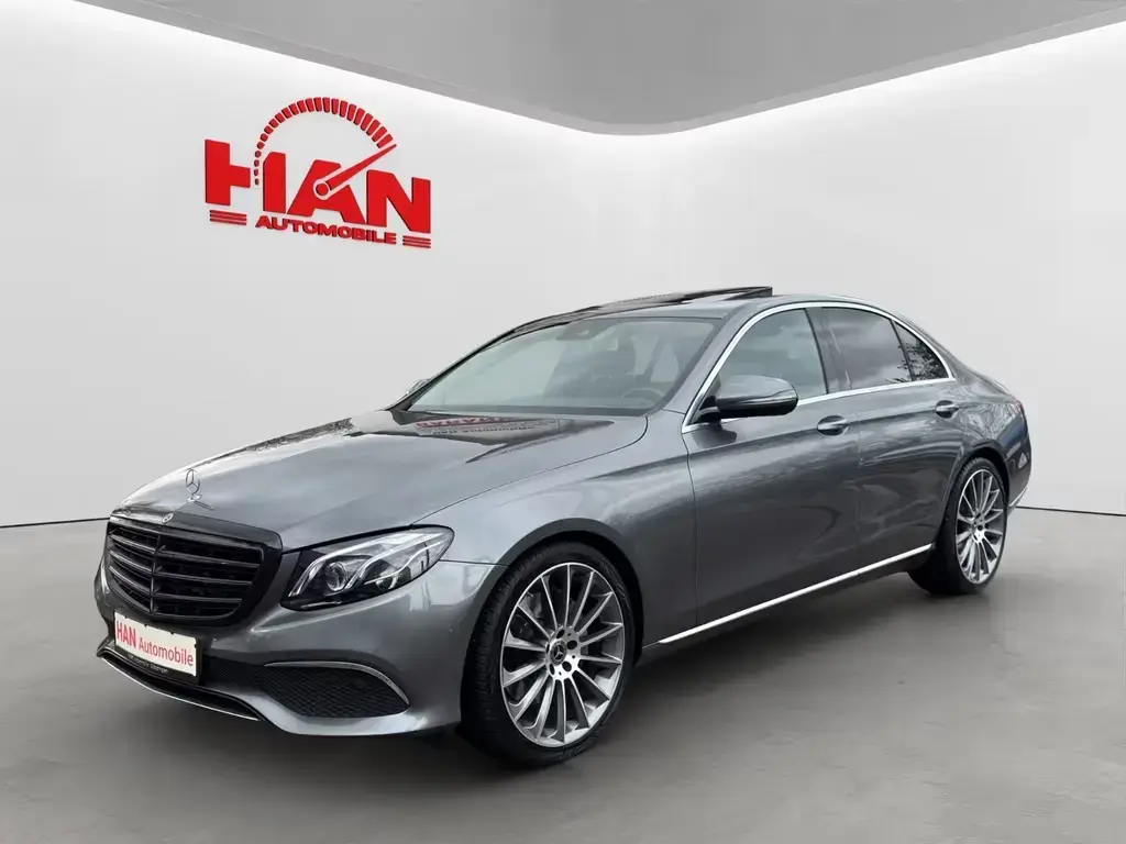 Main__Slider__Photo:Mercedes-Benz E-Class 300 Limousine/Schiebedach/Navi/Kamera/Totwinke 02/2018-1