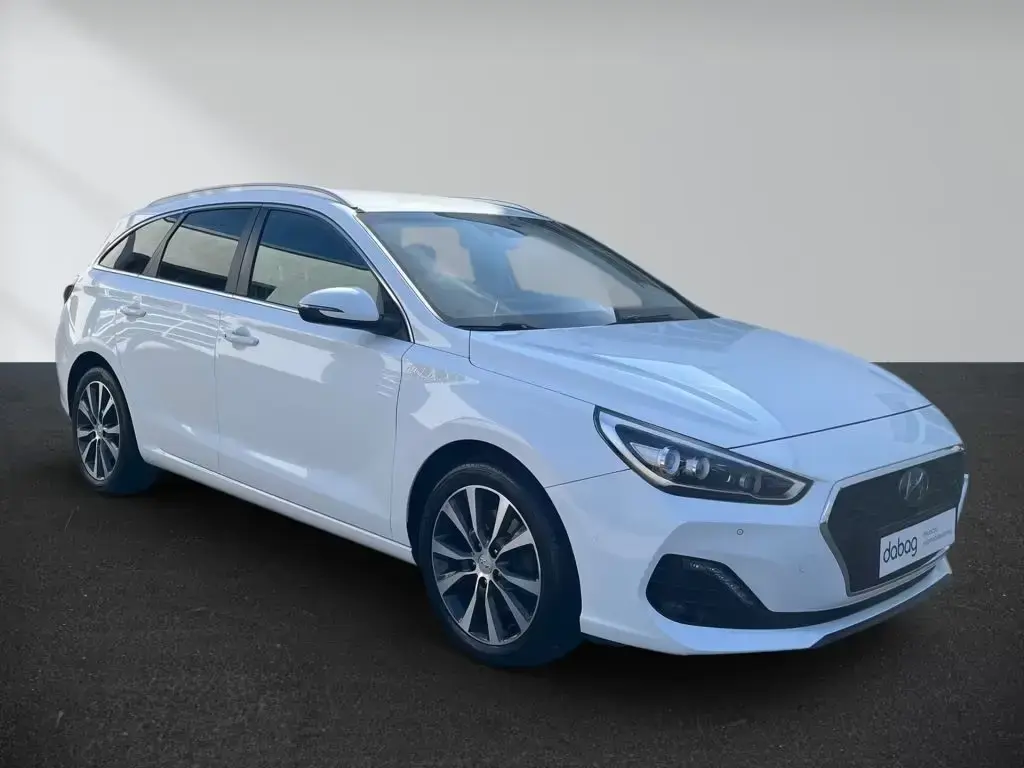 Main__Slider__Photo:Hyundai i30 Kombi 1.4 T-GDI DCT Trend 05/2020-1