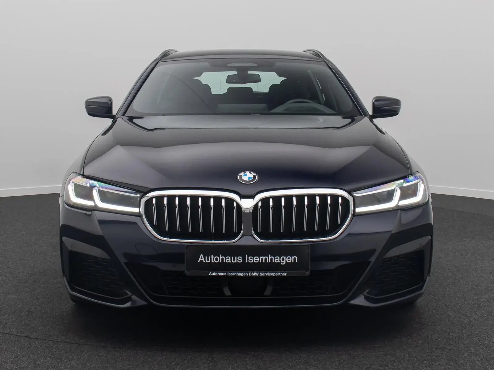 Main__Slider__Photo:BMW 5 Series 540d xD Luxury Line Panorama H/K HUD Belüftung 11/2022-1