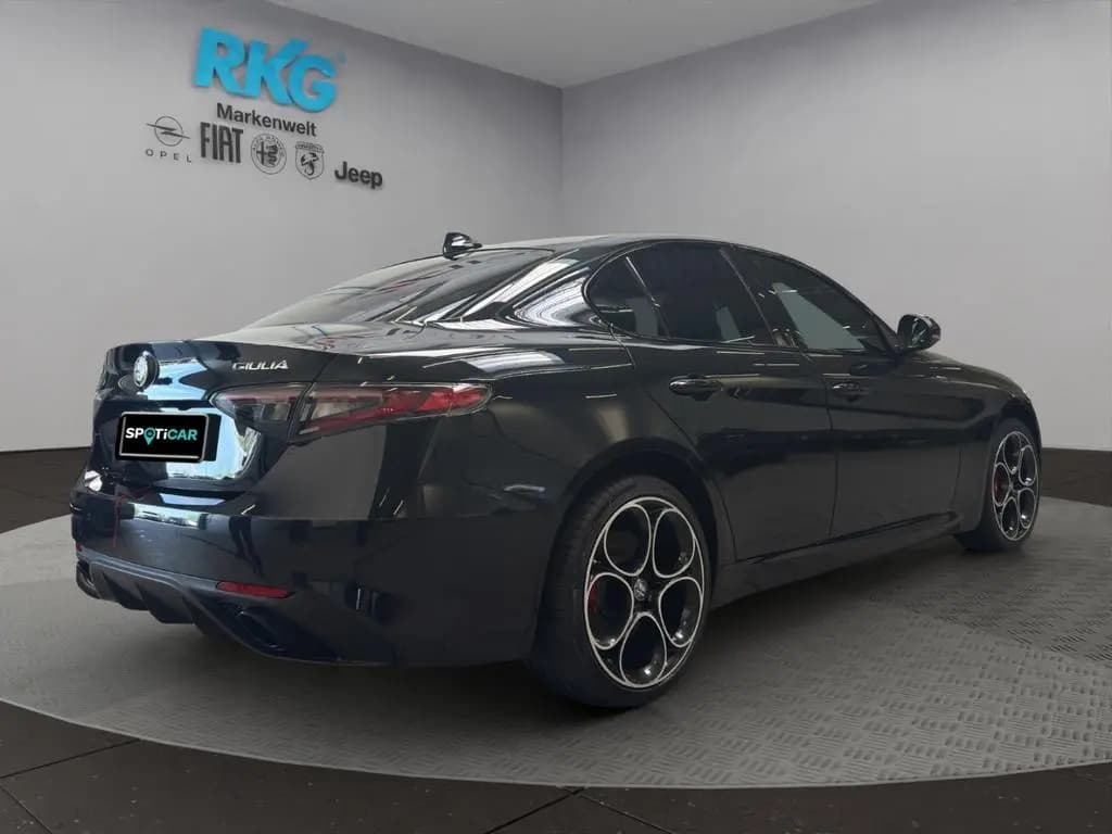 Main__Slider__Photo:Alfa Romeo Giulia Competizione Q4/Kamera/Totwinkel/Spur 06/2023-0