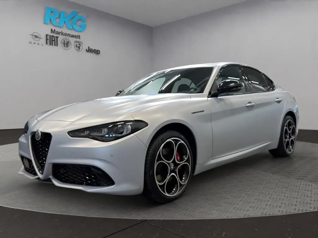 Main__Slider__Photo:Alfa Romeo Giulia Competizione Q4/Kamera/Totwinkel/Spur 09/2023-0