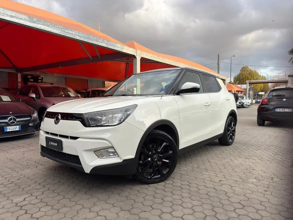 Main__Slider__Photo:Ssangyong Tivoli 1.6 2WD ADATTA A NEOPATENTATI 07/2015-0