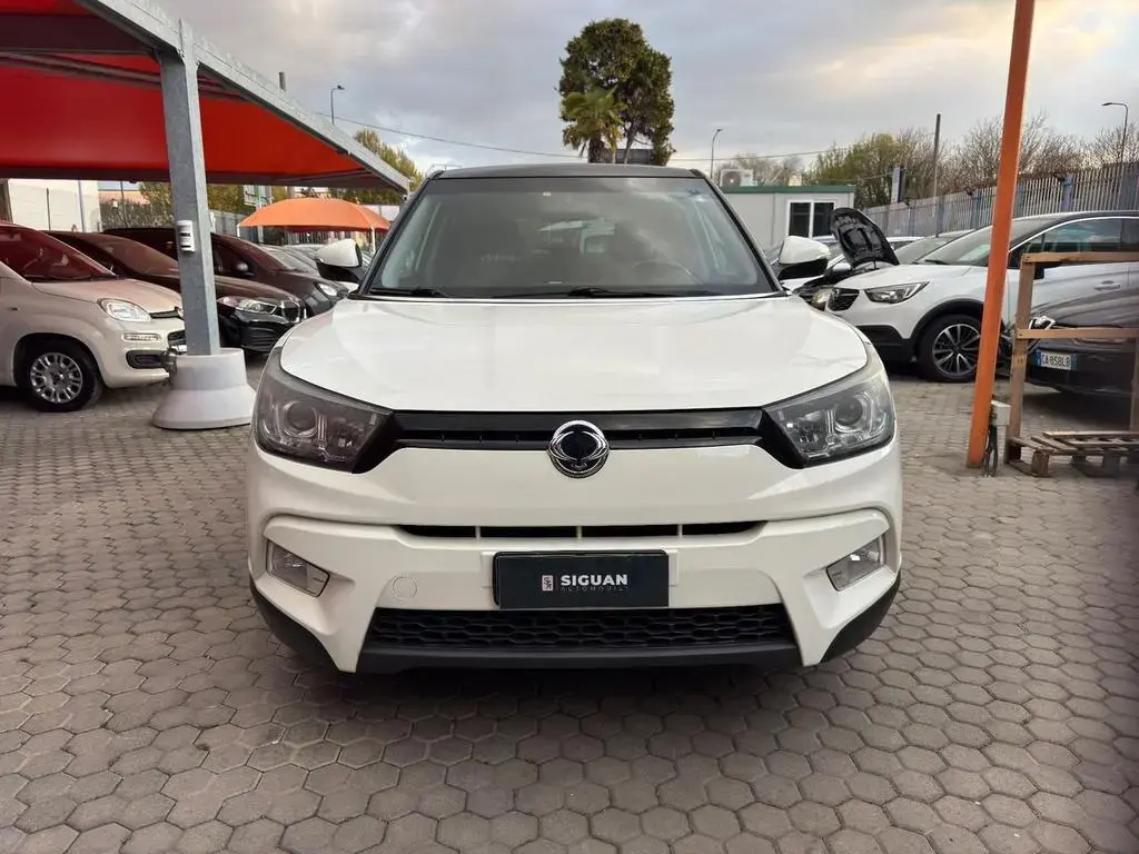 Main__Slider__Photo:Ssangyong Tivoli 1.6 2WD ADATTA A NEOPATENTATI 07/2015-1