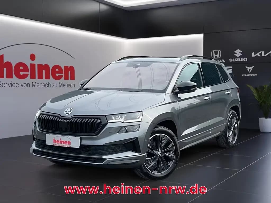 Main__Slider__Photo:Skoda Karoq 2.0TSI 4x4 Sportline 360+AHK+Leder+Pano+SH 12/2022-0
