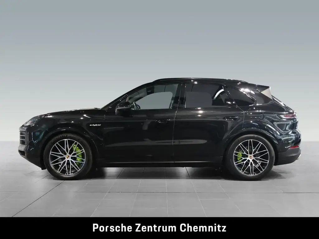 Main__Slider__Photo:Porsche Cayenne E-Hybrid Luft;Pano;HA-Lenkung;Head-Up 10/2024-1