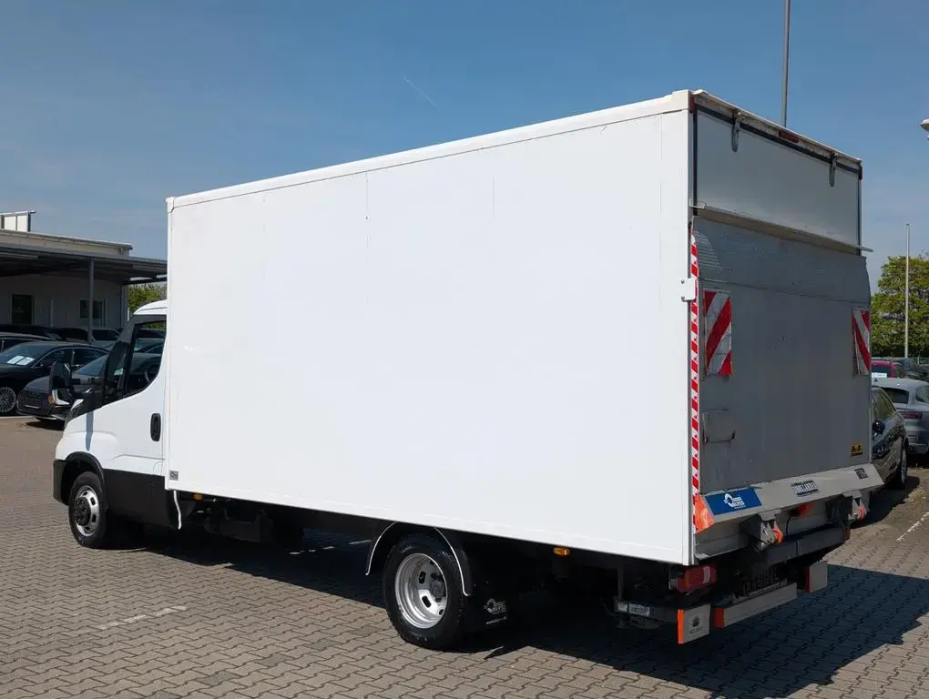 Main__Slider__Photo:Iveco Daily Koffer 35-160 Ladebordwand Klima 03/2024-1