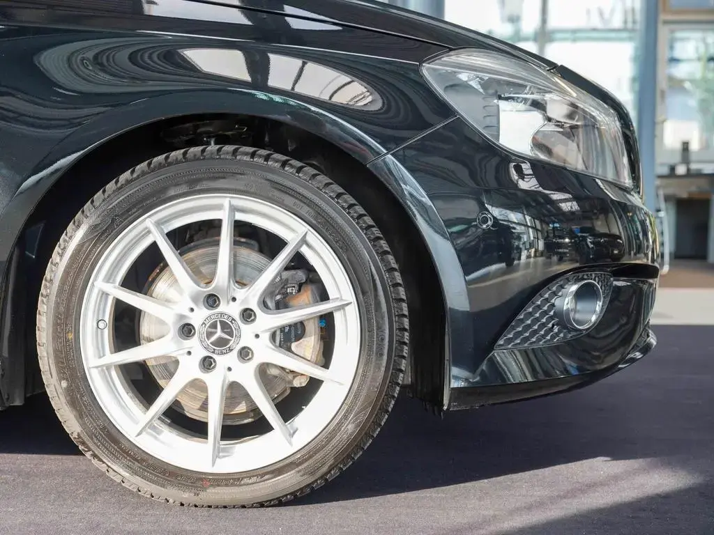 Main__Slider__Photo:Mercedes-Benz A-Class 180 Urban Sitzheizung Parktronic 17 Zoll Räder 11/2014-1
