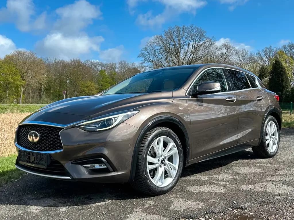 Main__Slider__Photo:Infiniti Q30 2.2d Premium Navi Kamera Leder Memory 08/2019-0