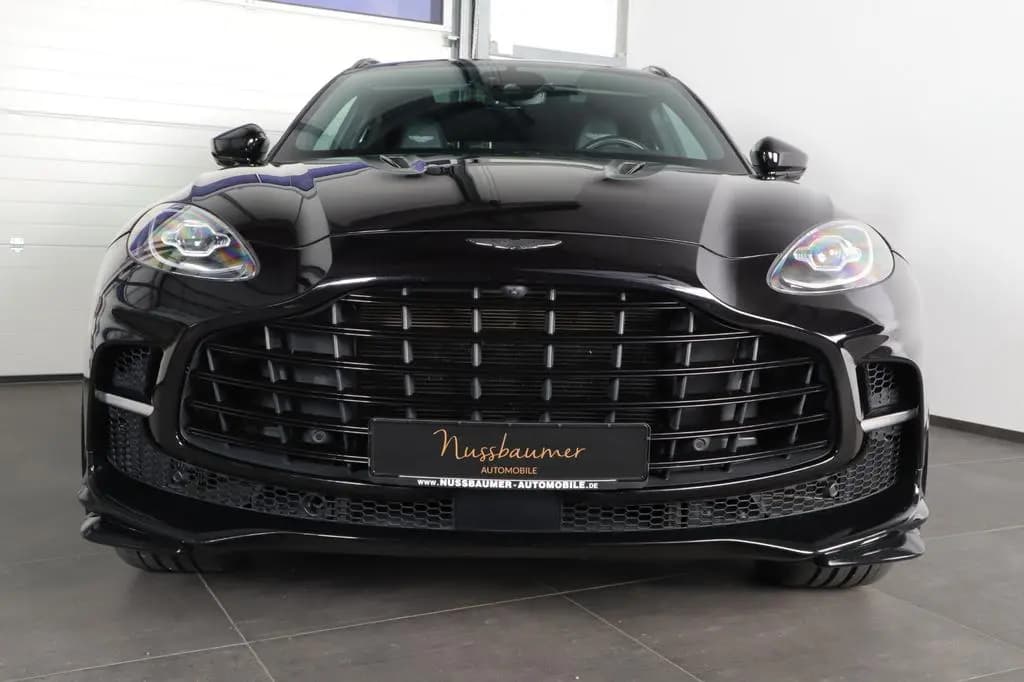 Main__Slider__Photo:Aston Martin DBX V8 707 1.Hand GARANTIE-AM 03/2023-0