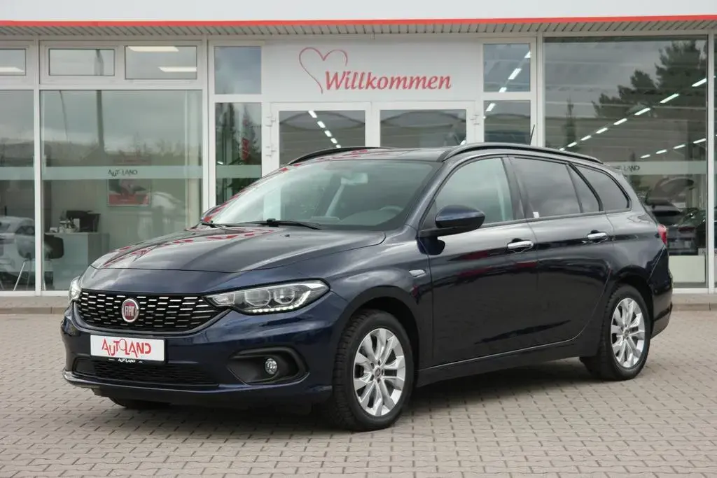 Main__Slider__Photo:Fiat Tipo Kombi 1.6 E-torQ Lounge Navi Sitzheizung 04/2017-1