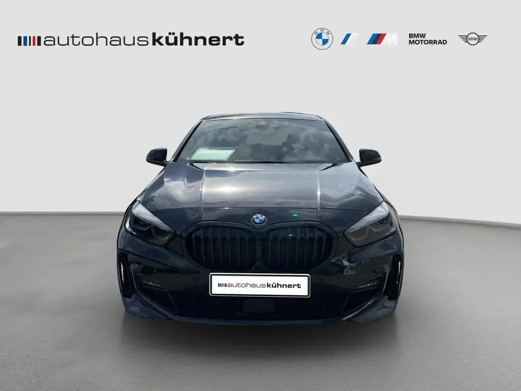 Main__Slider__Photo:BMW 1 Series 118d Aut. ///M-Sport Shadow LED SpurAss HiFi Dri 10/2022-1