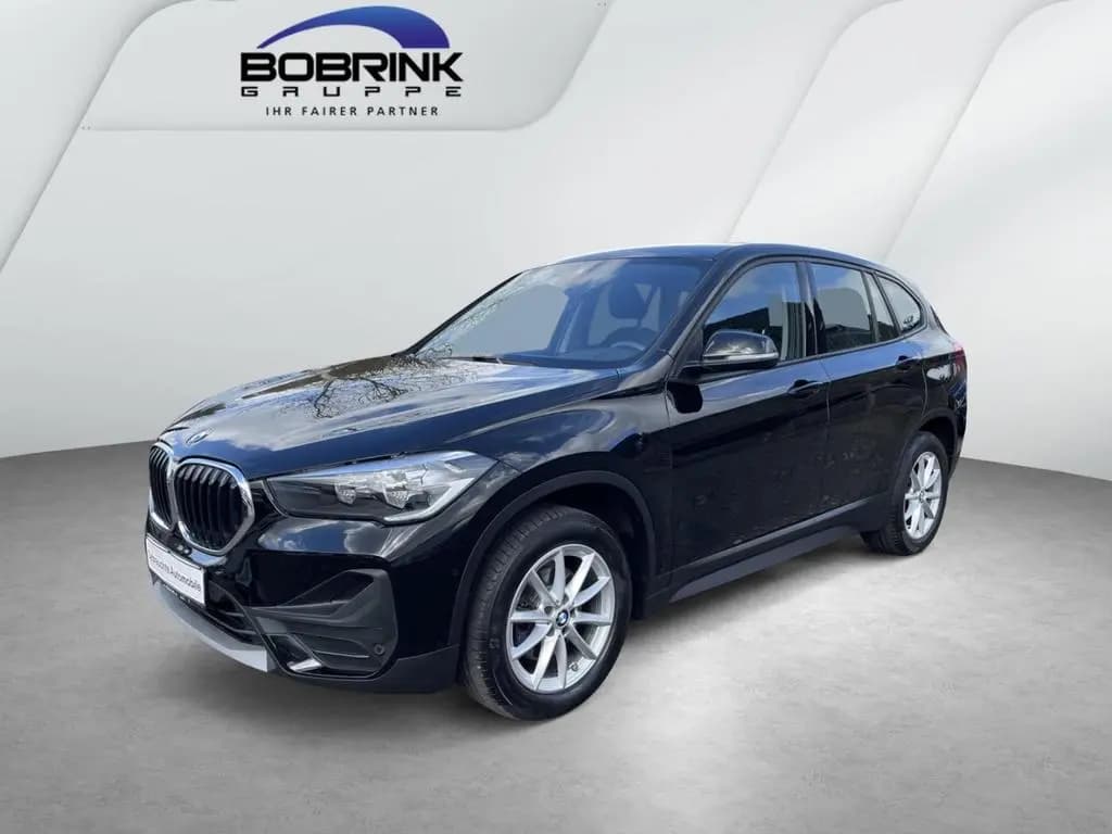 Main__Slider__Photo:BMW X1 sDrive 18i Advantage NaviP PDC v+h Sitzh. 01/2022-0