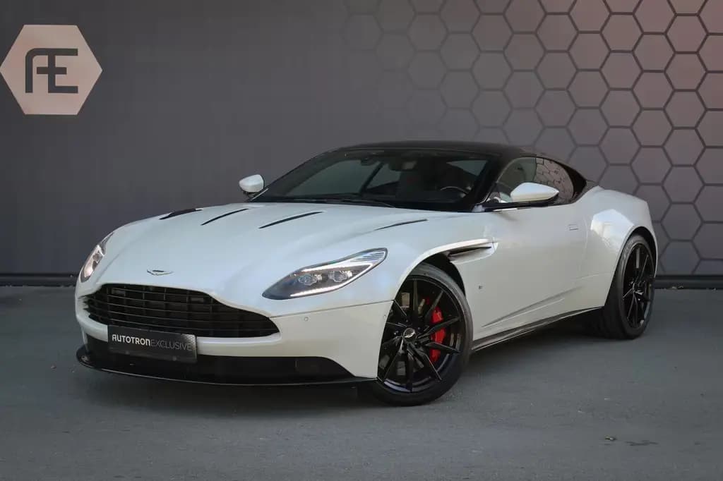 Main__Slider__Photo:Aston Martin DB11 5.2 V12 | B&O 3D AUDIO | SUÉDE HEMELBEKLEDI 01/2017-0