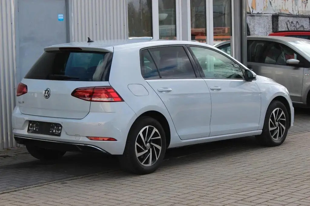 Main__Slider__Photo:Volkswagen Golf VII Lim. Join+Navi+Klimaaut+PDC+1.Hand 04/2018-1