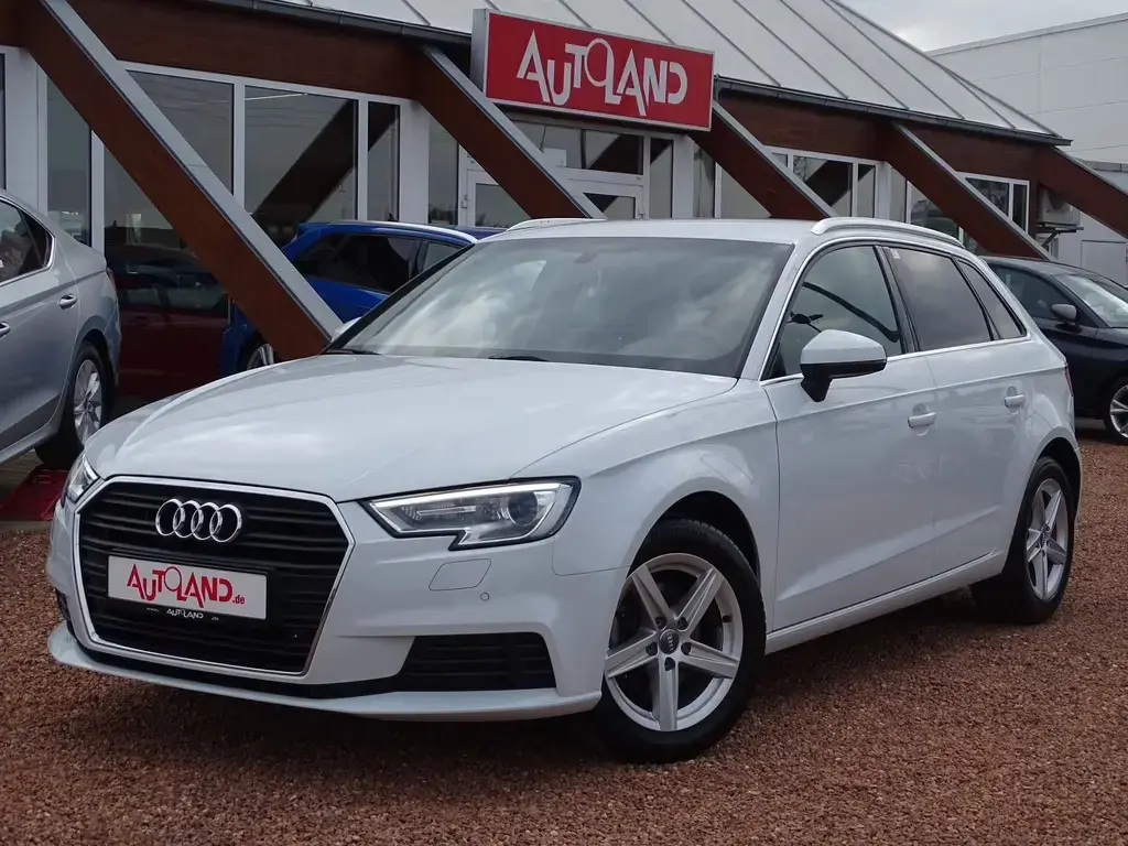 Main__Slider__Photo:Audi A3 Sportback 1.5 basis S-Tronic Navi Klimaaut. 10/2017-1