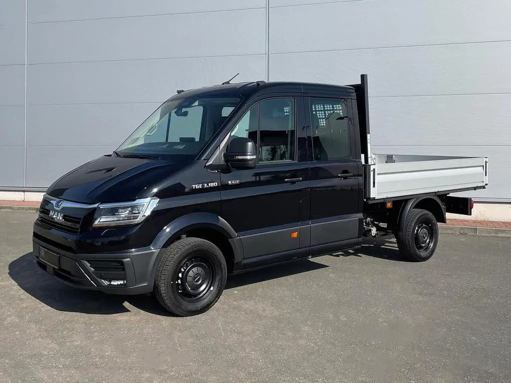 Main__Slider__Photo:MAN TGE 3.180 Pritsche DOKA MR 4x4 ACC LED DIFF-SPER 03/2026-0