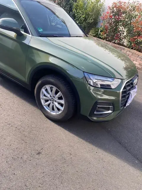 Main__Slider__Photo:Audi Q5 40 TDI Quattro S tronic 204PS Grün Metallic 03/2021-1