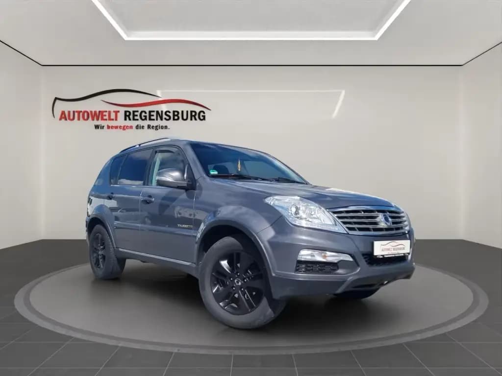 Main__Slider__Photo:Ssangyong REXTON W Quartz 4WD W4x4/7 Sitzer/AHK Klima 09/2015-0