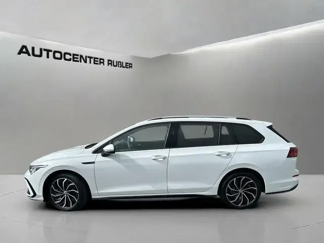 Main__Slider__Photo:Volkswagen Golf VIII Variant R-Line Matrix Pano AHK DCC 08/2022-1