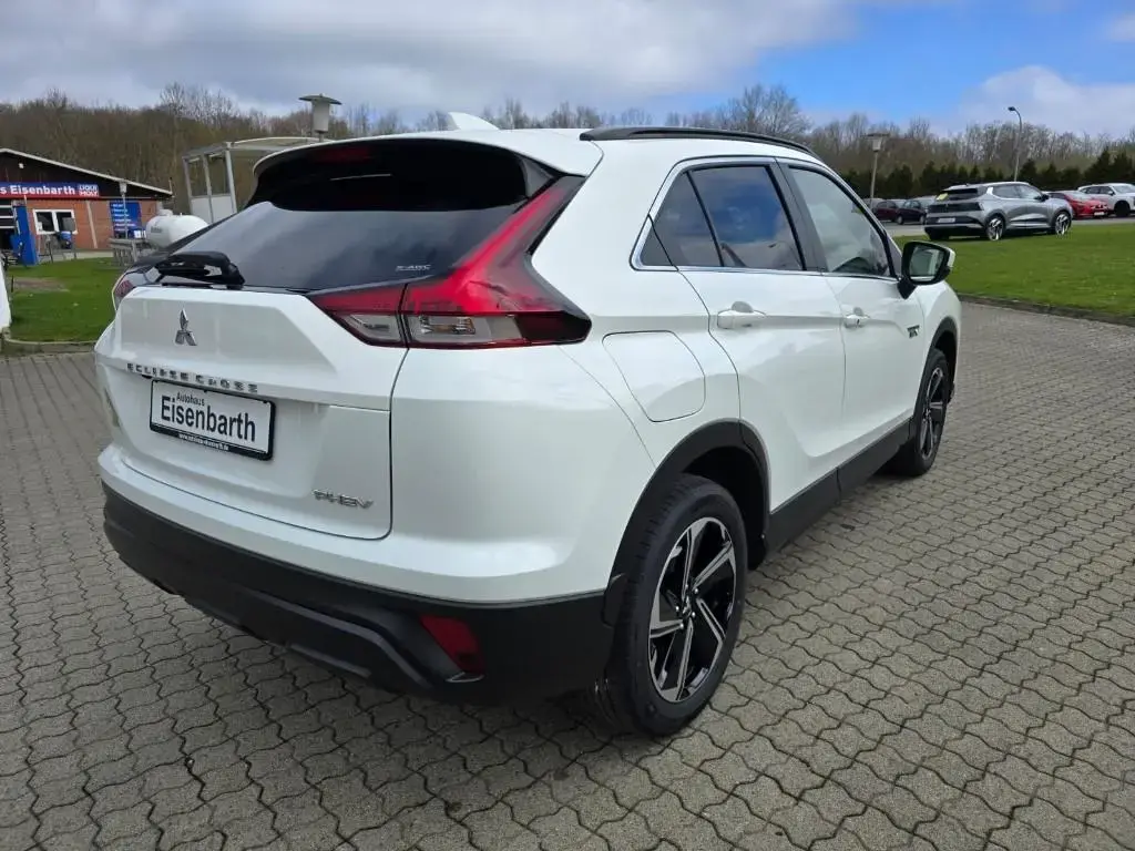 Main__Slider__Photo:Mitsubishi Eclipse Cross Plug-in Hybrid BASIS 2.4 MIVEC 4WD 04/2022-1
