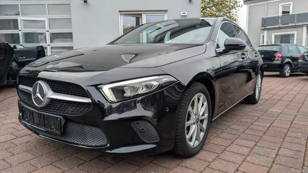 Main__Slider__Photo:Mercedes-Benz A-Class 200 Teilleder,Navi,wenigKM,RFK,PDC 07/2018-0