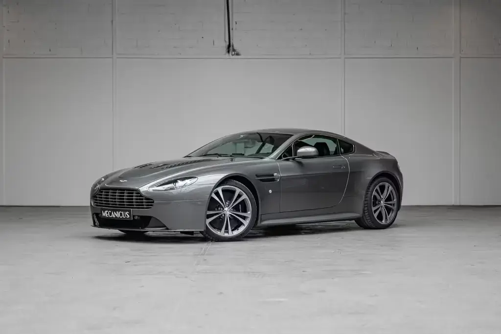 Main__Slider__Photo:Aston Martin V12 Vantage *Manual / Aston Martin Service* 09/2009-1