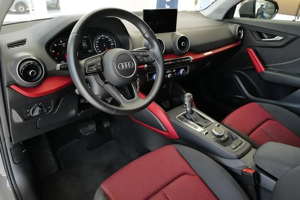 Main__Slider__Photo:Audi Q2 35TDI quattro sport Bang & Olufsen Navi 10/2020-1