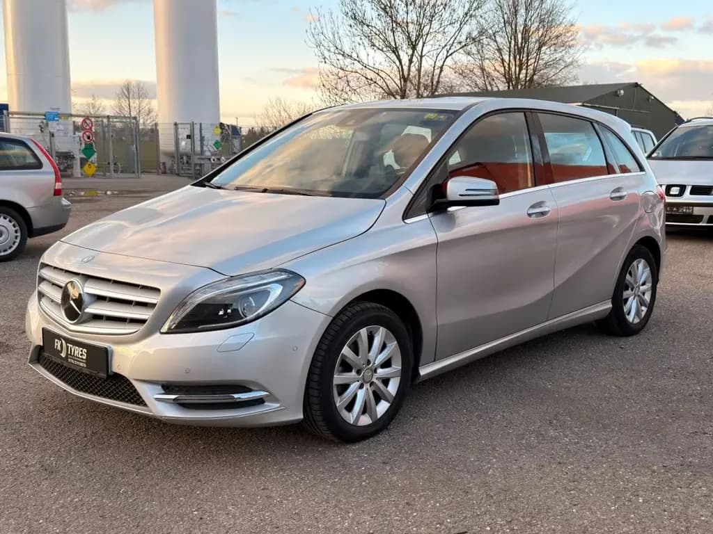Main__Slider__Photo:Mercedes-Benz B 180 *Automatik* AHK / Klima / SHZ / Service / 05/2013-0