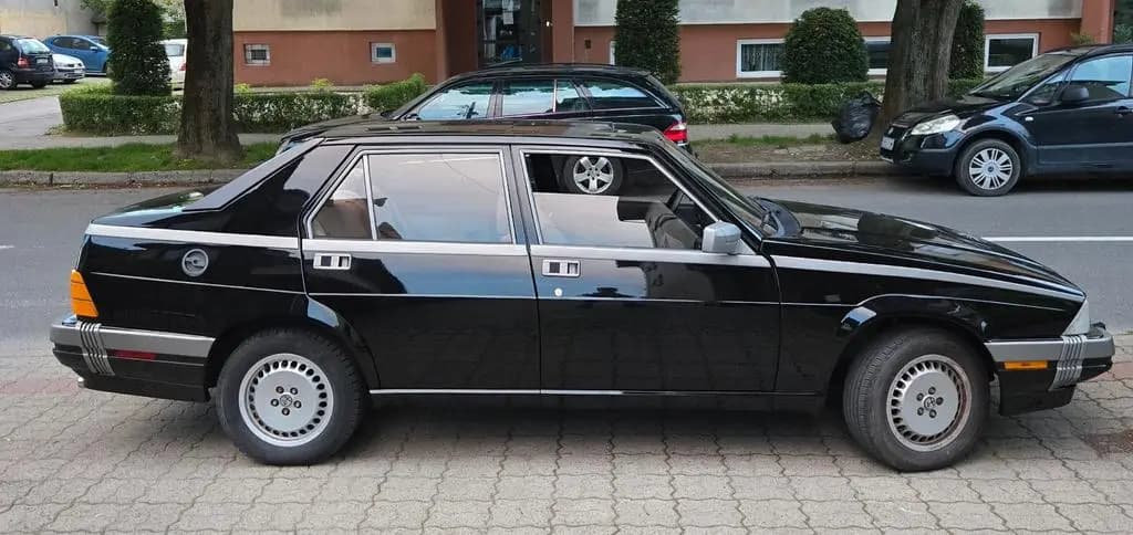 Main__Slider__Photo:Alfa Romeo 75 2.5 V6 BUSSO, Milano, automatic, RESTORED. 06/1988-0